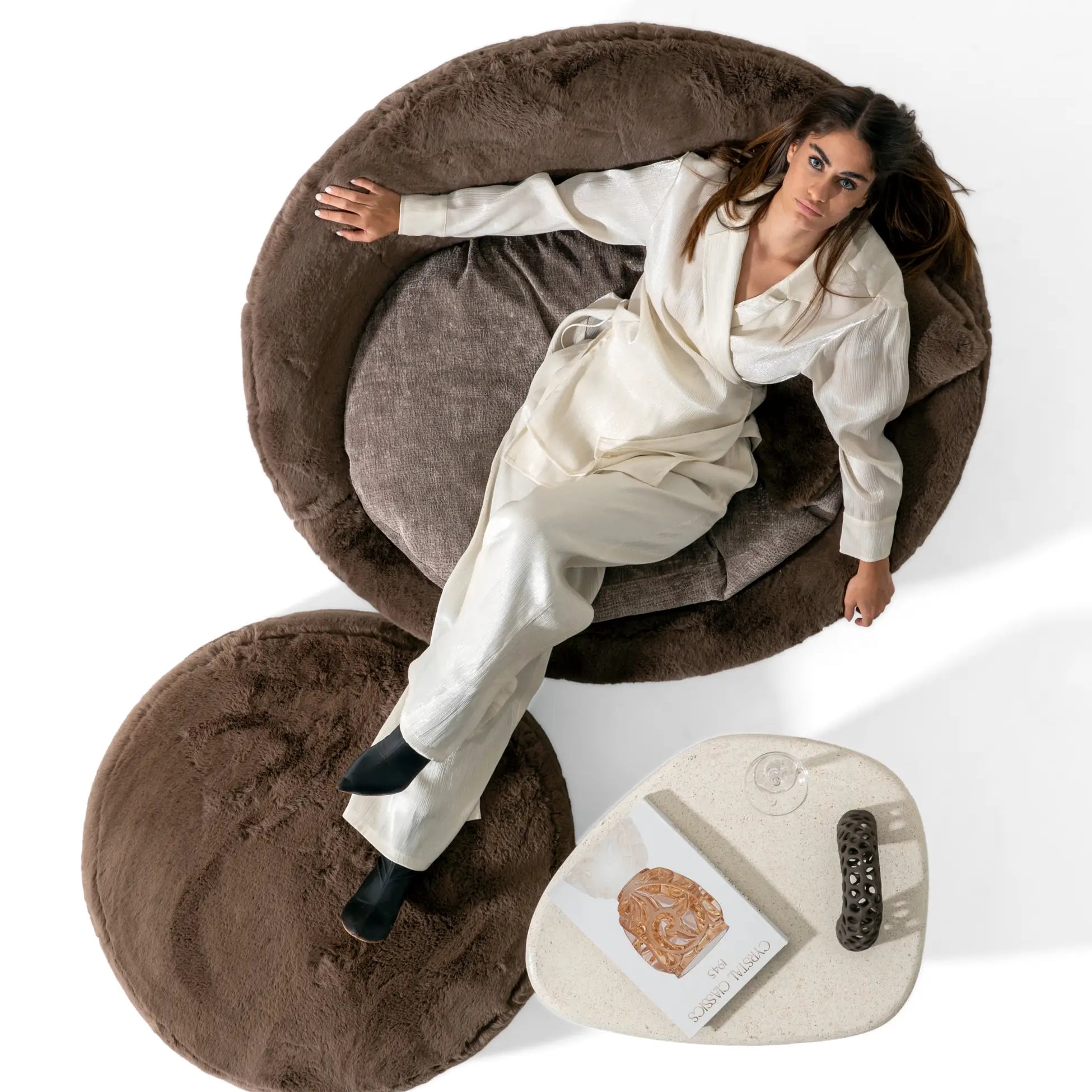 Peluş Kumaşlı Yuvarlak Mocha Puf